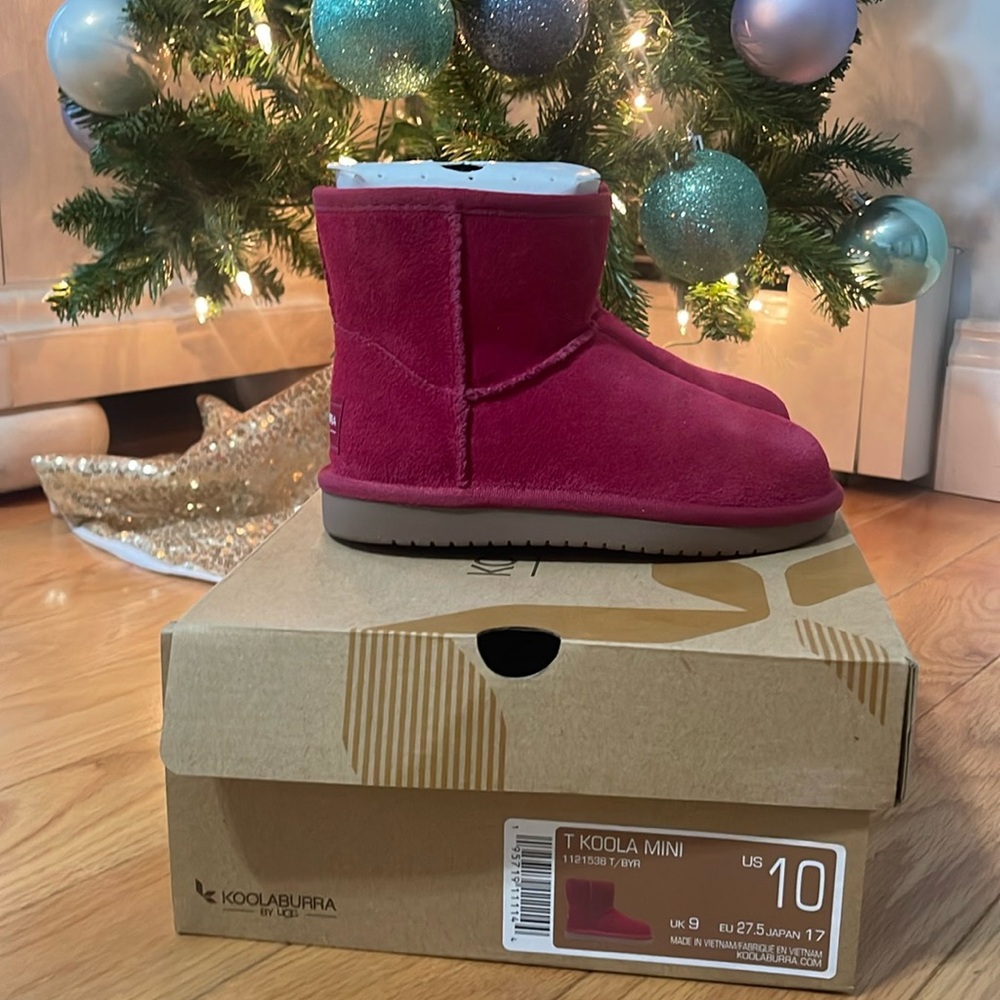 T Koolaburra Mini Ugg boots; never worn, excellent condition